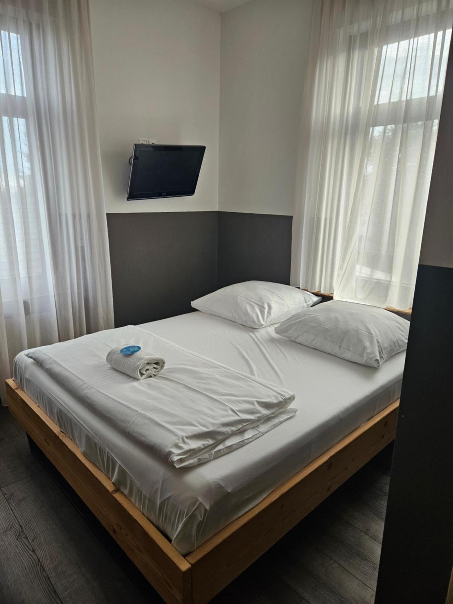 Kehl Hafen 17 Hotel Kueche Bar מראה חיצוני תמונה
